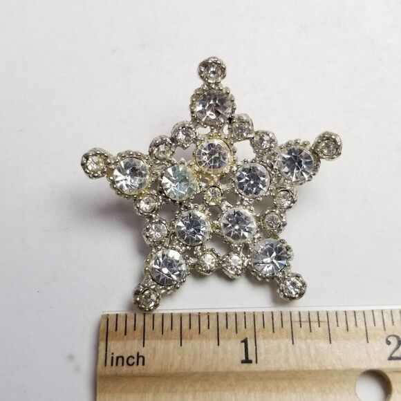 Vintage Five Pointed Star Brooch Silver Tone Rhinestone Cluster Lapel Pin Estate - Picture 4 of 6